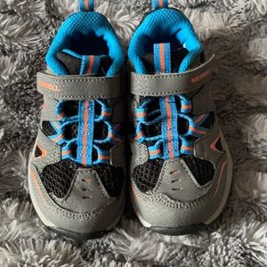 Little boy Merrell Chaser jr hiking sneaker